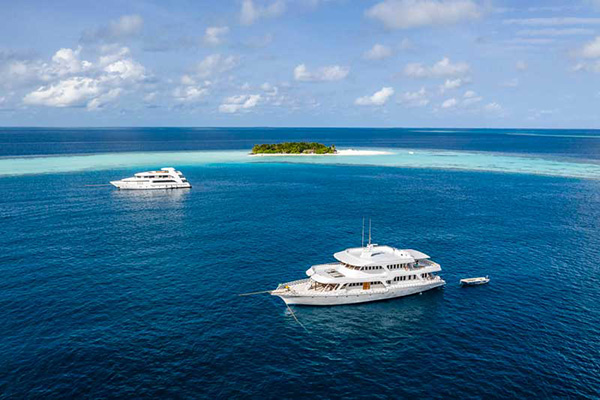 First-time Maldives liveaboard divers preparing for a trip with diving gear, clear waters, and tropical marine life.