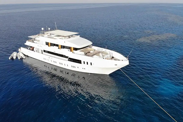 Daily life on an Egypt Red Sea liveaboard — divers preparing gear, enjoying meals, relaxing between dives, and exploring underwater sites.